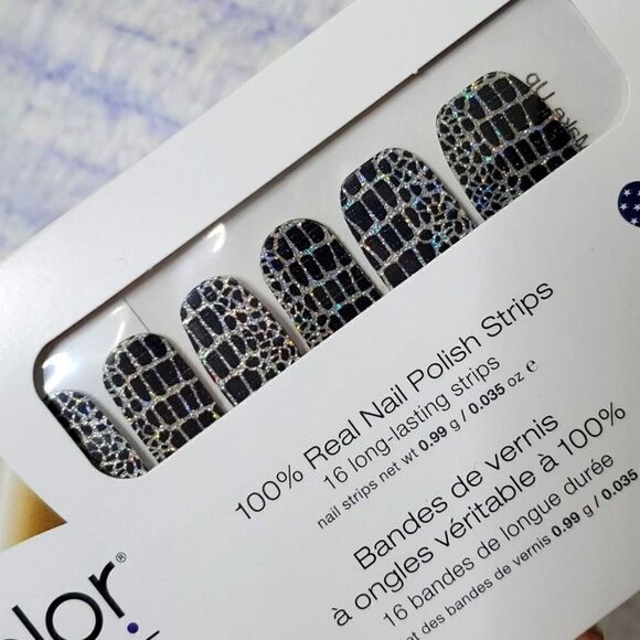 New and sealed Color Street Retired Hiss and Make Up - Picture 3 of 3